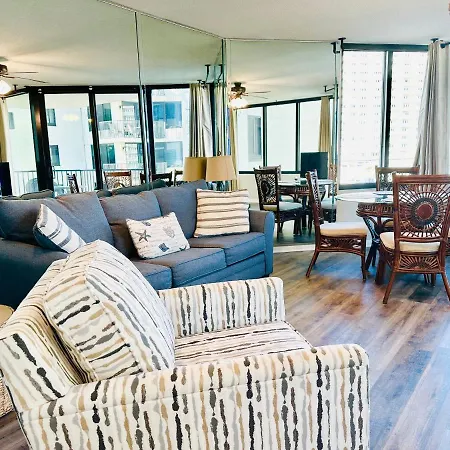 Beach Front Condo, King Size Bed, Sleeps 4
